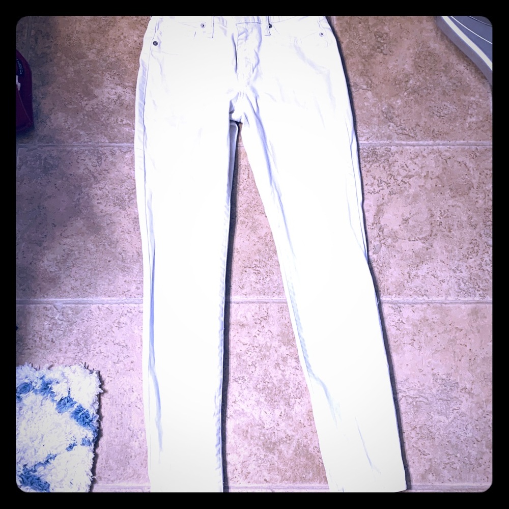 White lucky brand size for a women’s skinny jeans